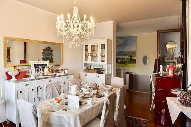 B&B La Casa di Pamela Casciago Bagian luar foto